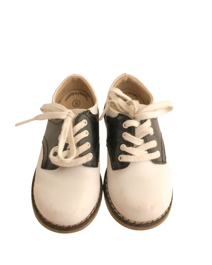 FOOTMATES BLUE SHOES *THIS ITEM IS GENTLY USED WITH MINOR SIGNS OF WEAR (MINOR STAINING) *VGU SIZE TODDLER 6