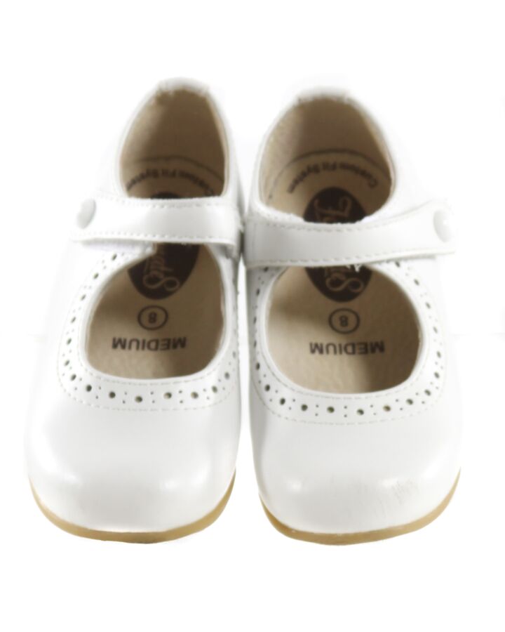 FOOTMATES WHITE MARY JANES *THIS ITEM IS GENTLY USED WITH MINOR SIGNS OF WEAR (MINOR SCUFFING) *VGU SIZE TODDLER 8
