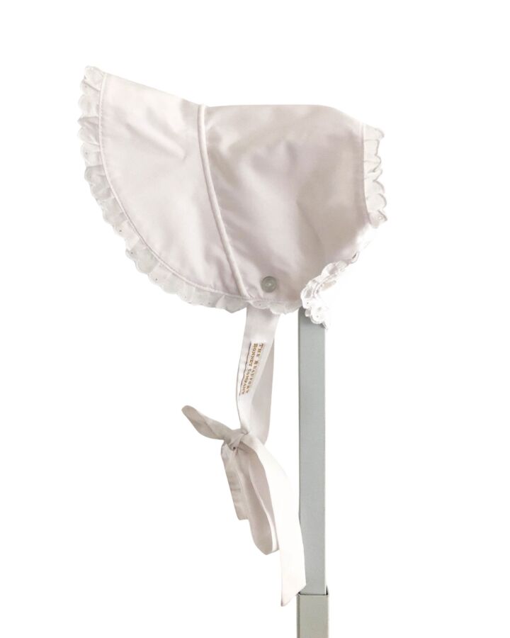 THE BEAUFORT BONNET COMPANY  WHITE    BONNET WITH EYELET TRIM