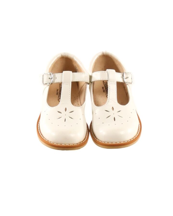 FOOTMATES WHITE MARY JANES *THIS ITEM IS GENTLY USED WITH MINOR SIGNS OF WEAR (MINOR CREASING) *GUC SIZE TODDLER 8.5