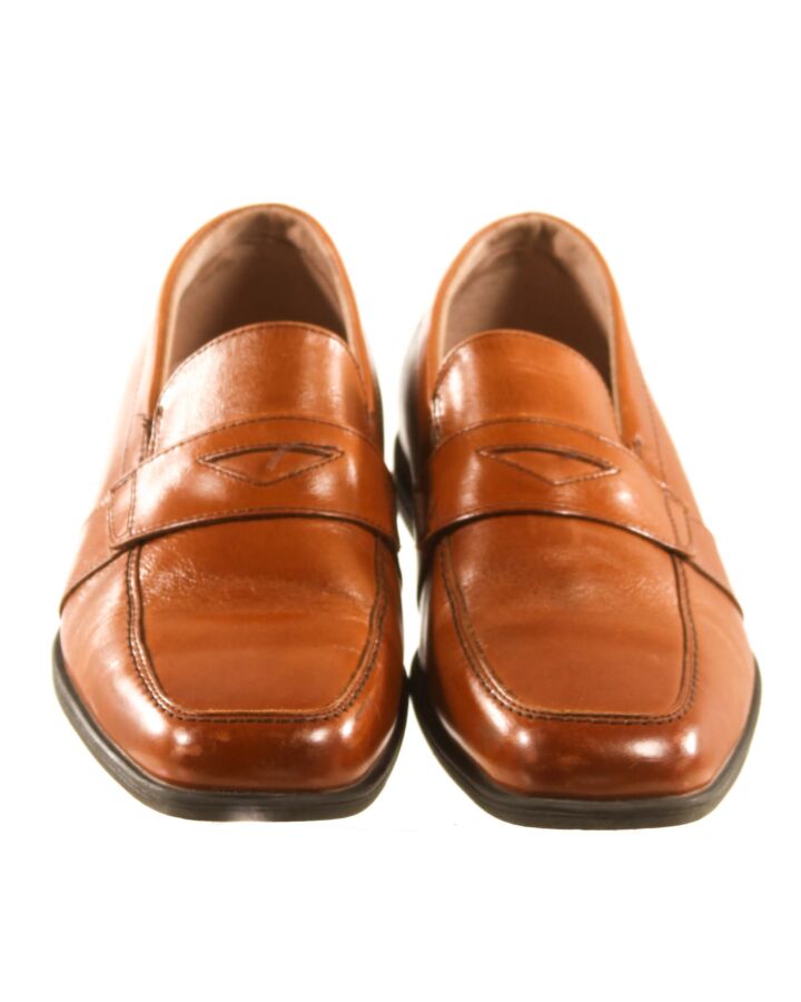 FLORSHEIM BROWN LOAFERS *THIS ITEM IS GENTLY USED WITH MINOR SIGNS OF WEAR (MINOR SCUFF AND CREASING) *VGU SIZE CHILD 3.5