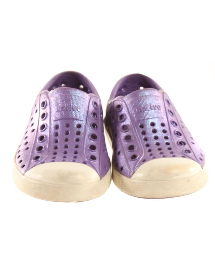 NATIVE PURPLE SHOES *THIS ITEM IS GENTLY USED WITH MINOR SIGNS OF WEAR (MINOR SCUFFS AND STAINS) *GUC SIZE TODDLER 5