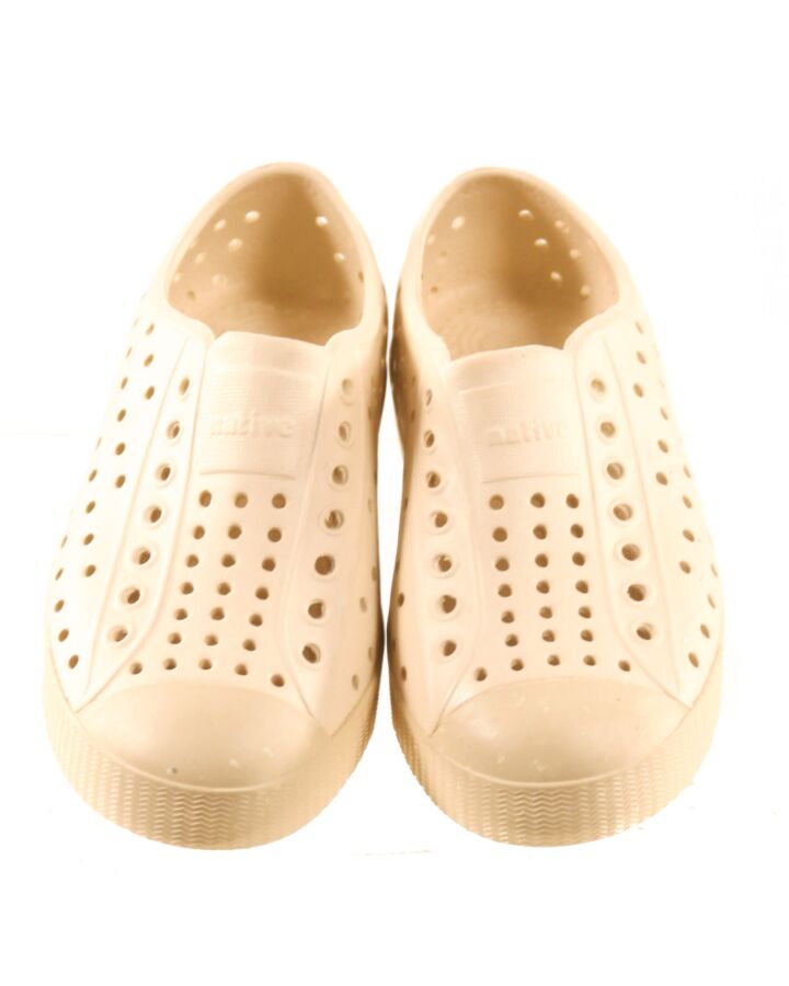 NATIVE IVORY SHOES  *NWT SIZE TODDLER 11