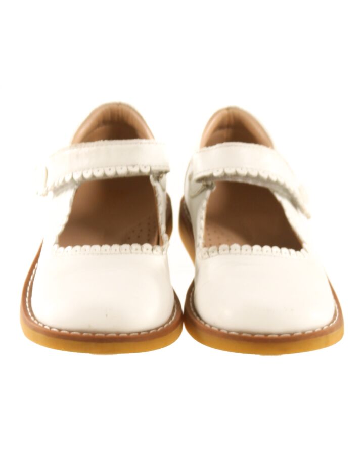 ELEPHANTITO WHITE MARY JANES *THIS ITEM IS GENTLY USED WITH MINOR SIGNS OF WEAR (MINOR CREASING AND SCUFFING) *EUC SIZE TODDLER 10