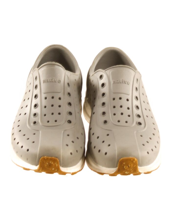 NATIVE GRAY SHOES  *EUC SIZE CHILD 1