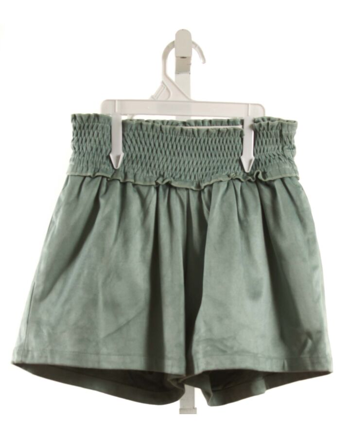 PLEAT.  GREEN VELVET  SMOCKED SHORTS