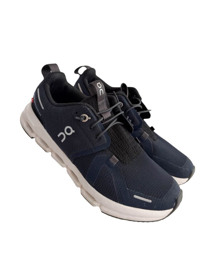 ON. BLUE SNEAKERS  *EUC SIZE CHILD 4