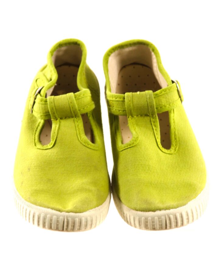 CIENTA GREEN SHOES *SIZE 28 EQUIVALENT TO SIZE 10.5-11 *THIS ITEM IS GENTLY USED WITH MINOR SIGNS OF WEAR (FAINT STAINING) *VGU SIZE TODDLER 10.5
