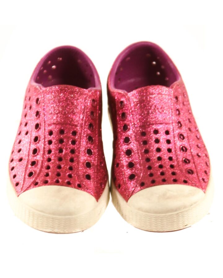 NATIVE PINK SHOES *THIS ITEM IS GENTLY USED WITH MINOR SIGNS OF WEAR (MINOR SCUFFING COULD BE WASHED OFF) *VGU SIZE TODDLER 8