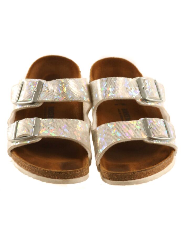 BIRKENSTOCK SILVER SANDALS *SIZE 34 EU EQUIVALENT TO SIZE 3 *EUC SIZE CHILD 3