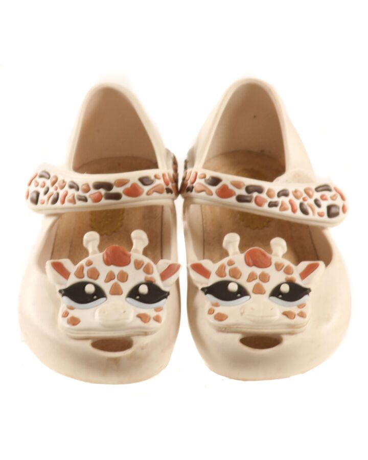 MINI MELISSA WHITE MARY JANES *THIS ITEM IS GENTLY USED WITH MINOR SIGNS OF WEAR (FAINT STAINING COULD POSSIBLY BE WASHED OFF) *VGU SIZE TODDLER 5