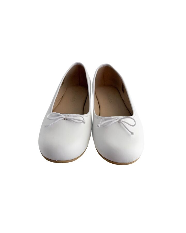 ELEPHANTITO WHITE FLATS *NEW WITHOUT TAG *NWT SIZE CHILD 4