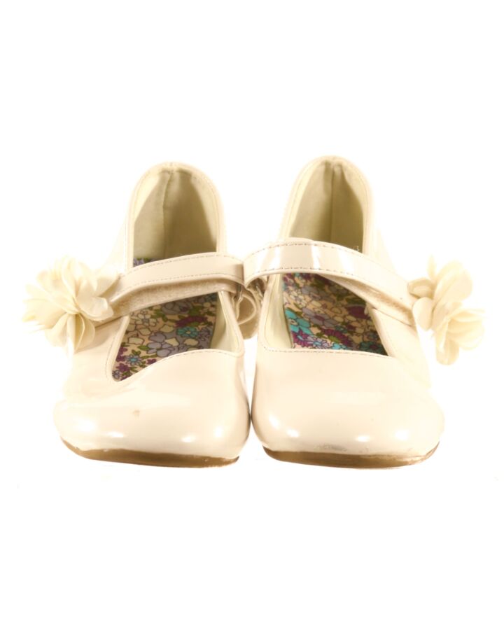 TRIMFOOT CO. WHITE MARY JANES *THIS ITEM IS GENTLY USED WITH MINOR SIGNS OF WEAR (MINOR SCUFFS, FAINT STAINS) *GUC SIZE TODDLER 12