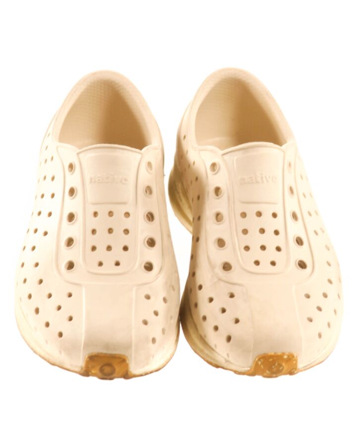 NATIVE IVORY SHOES  *VGU SIZE TODDLER 9