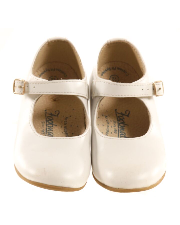 FOOTMATES WHITE MARY JANES *THIS ITEM IS GENTLY USED WITH MINOR SIGNS OF WEAR (FAINT STAINS, MINOR SCUFFS) *VGU SIZE TODDLER 12