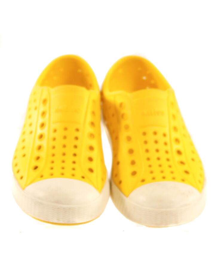 NATIVE YELLOW SHOES *THIS ITEM IS GENTLY USED WITH MINOR SIGNS OF WEAR (MINOR SCUFFING COULD POSSIBLY BE CLEANED ) *EUC SIZE TODDLER 9