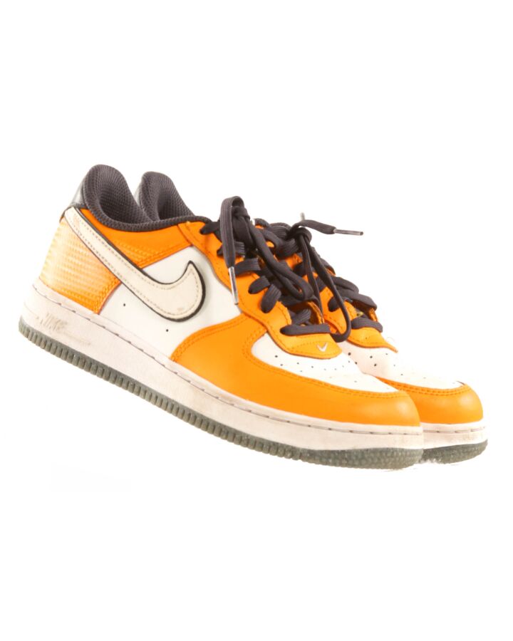 NIKE ORANGE SNEAKERS *THIS ITEM IS GENTLY USED WITH MINOR SIGNS OF WEAR (FAINT STAINS, LIGHT CREASING) *VGU SIZE CHILD 2.5
