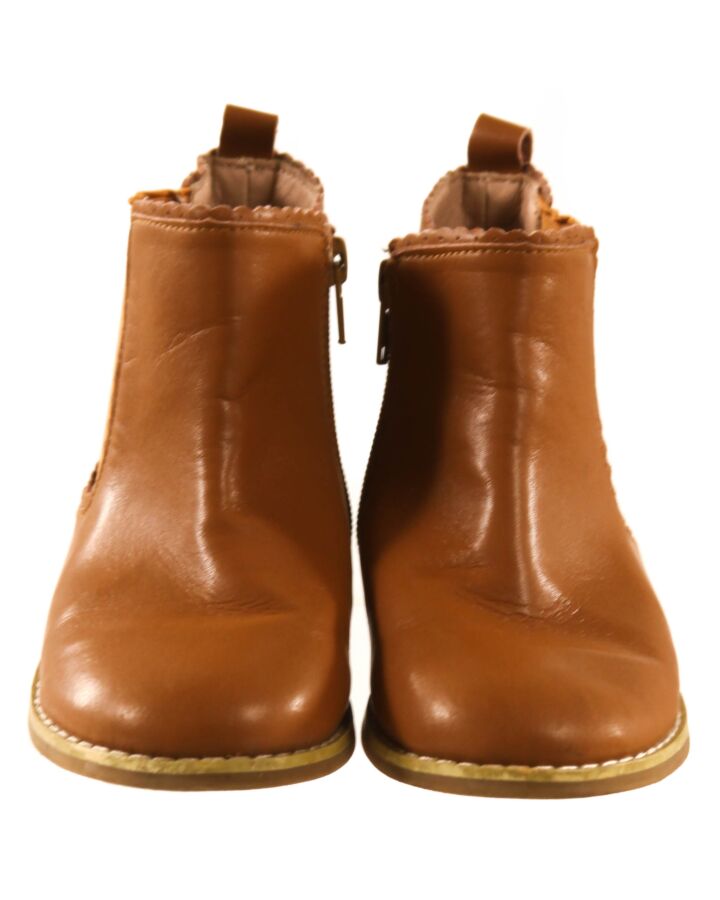 NO TAG BROWN BOOTS *THIS ITEM IS GENTLY USED WITH MINOR SIGNS OF WEAR (MINOR CREASING) *AGE 5T-6 *VGU SIZE TODDLER 13