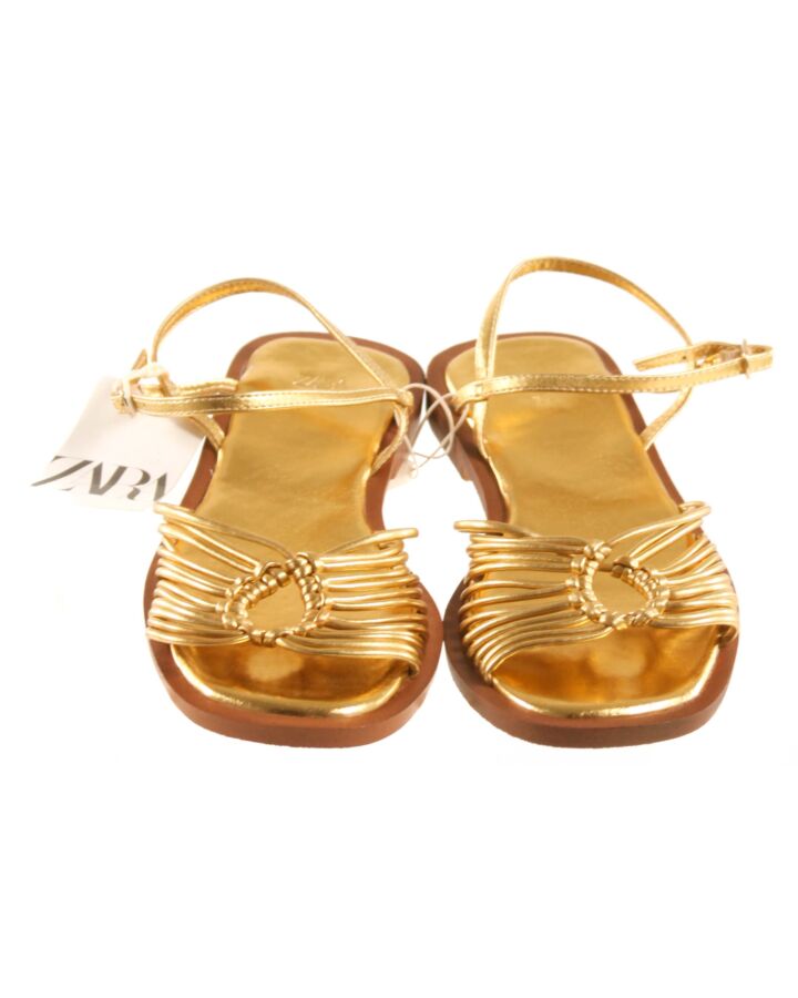 ZARA  GOLD SANDALS *SIZE 34 EQUIVALENT TO SIZE 2.5 *NWT SIZE CHILD 2.5