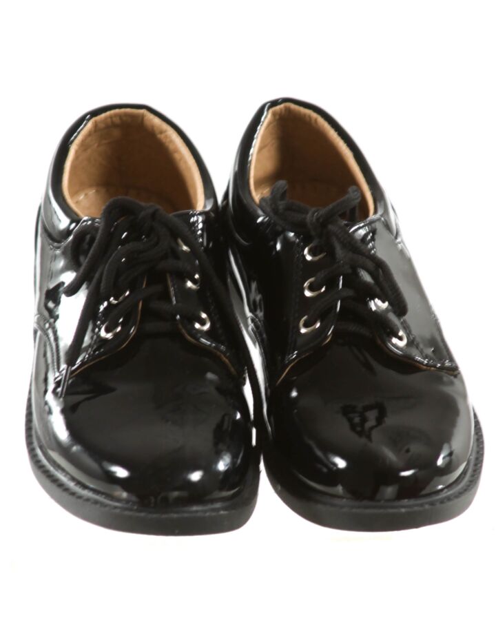 JIA DUO WANG BLACK DRESS SHOES *THIS ITEM IS GENTLY USED WITH MINOR SIGNS OF WEAR (MINOR SCUFFING) *SIZE EU 28 *VGU SIZE TODDLER 10