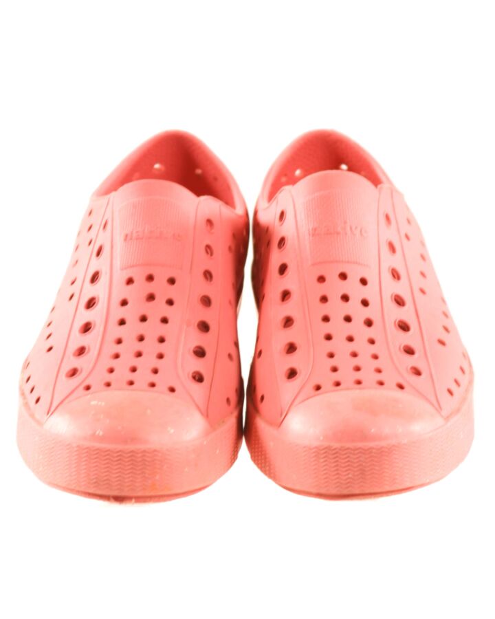 NATIVE PINK SHOES *THIS ITEM IS GENTLY USED WITH MINOR SIGNS OF WEAR (MINOR STAINS AND SCUFFS) *GUC SIZE TODDLER 13