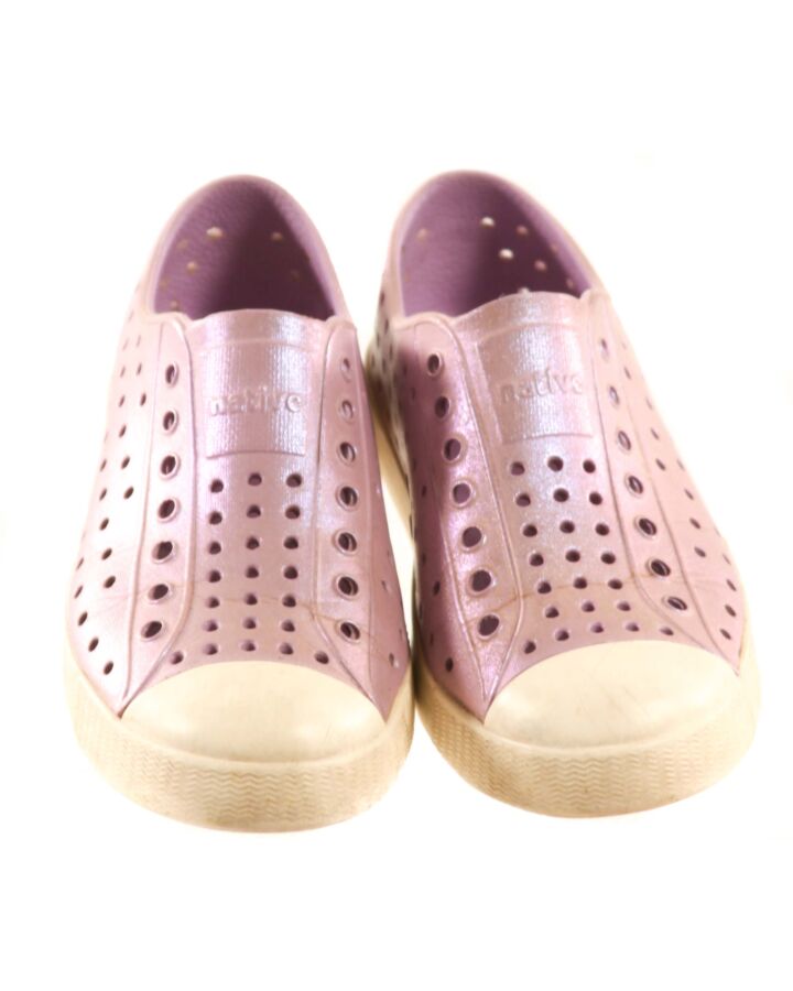 NATIVE PURPLE SHOES *THIS ITEM IS GENTLY USED WITH MINOR SIGNS OF WEAR (MINOR CREASING AND STAINING GOOD PLAY WEAR) *GUC SIZE TODDLER 13