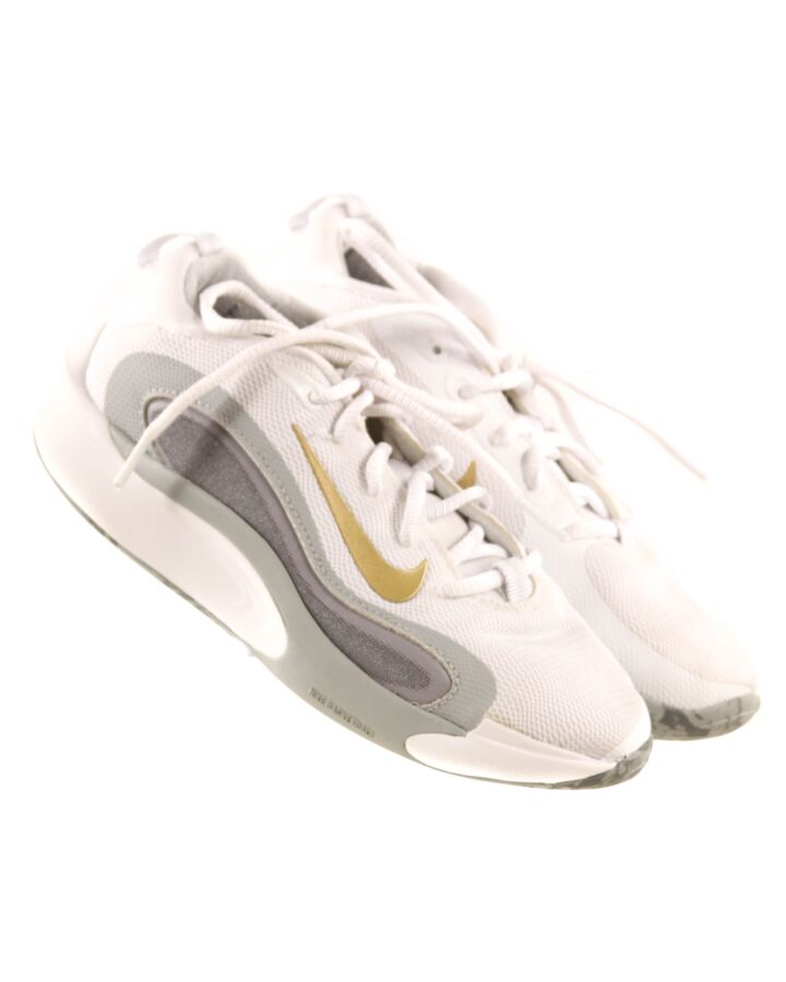 NIKE WHITE SNEAKERS  *EUC SIZE CHILD 3