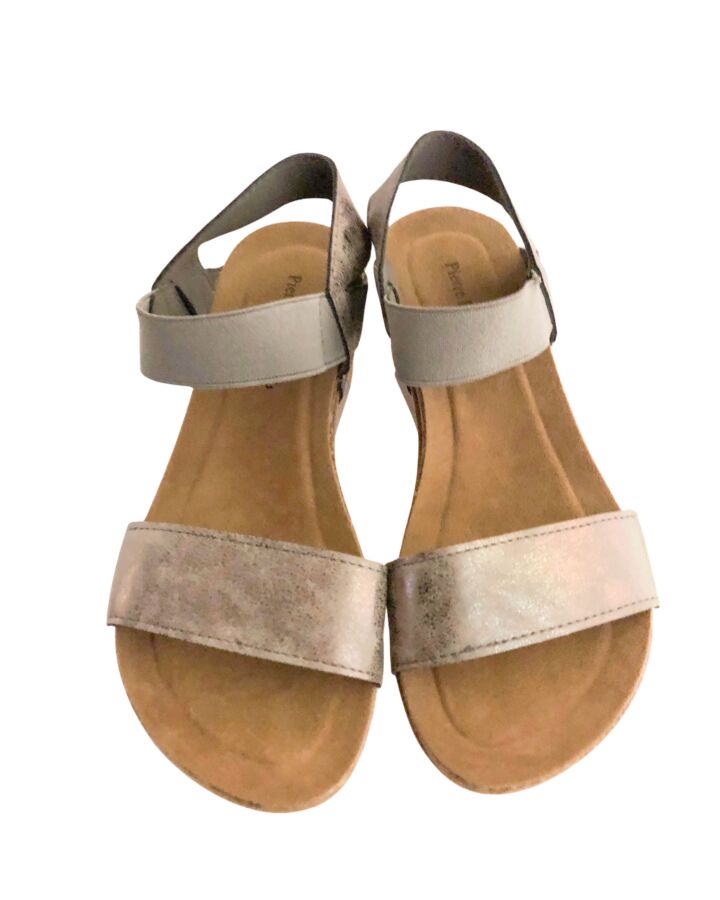 PIERRE DUMAS SILVER SANDALS *NEW WITHOUT TAG *NWT SIZE CHILD 2