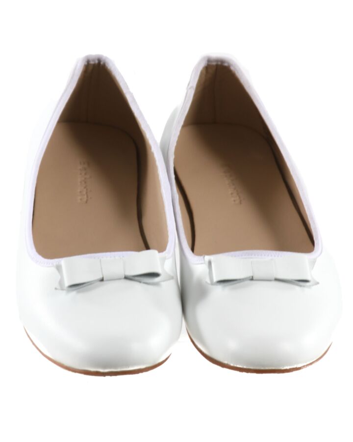 ELEPHANTITO WHITE FLATS  *EUC SIZE CHILD 5