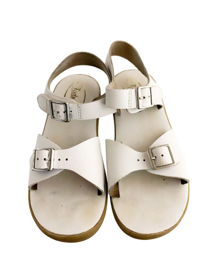 FOOTMATES WHITE SANDALS *THIS ITEM IS GENTLY USED WITH MINOR SIGNS OF WEAR (MINOR STAINING COULD POSSIBLY BE WASHED OUT) *VGU SIZE CHILD 1