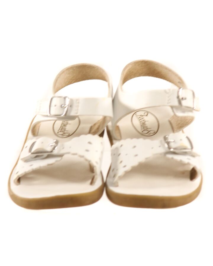 FOOTMATES WHITE SANDALS *THIS ITEM IS GENTLY USED WITH MINOR SIGNS OF WEAR (MINOR STAINS) *VGU SIZE TODDLER 8