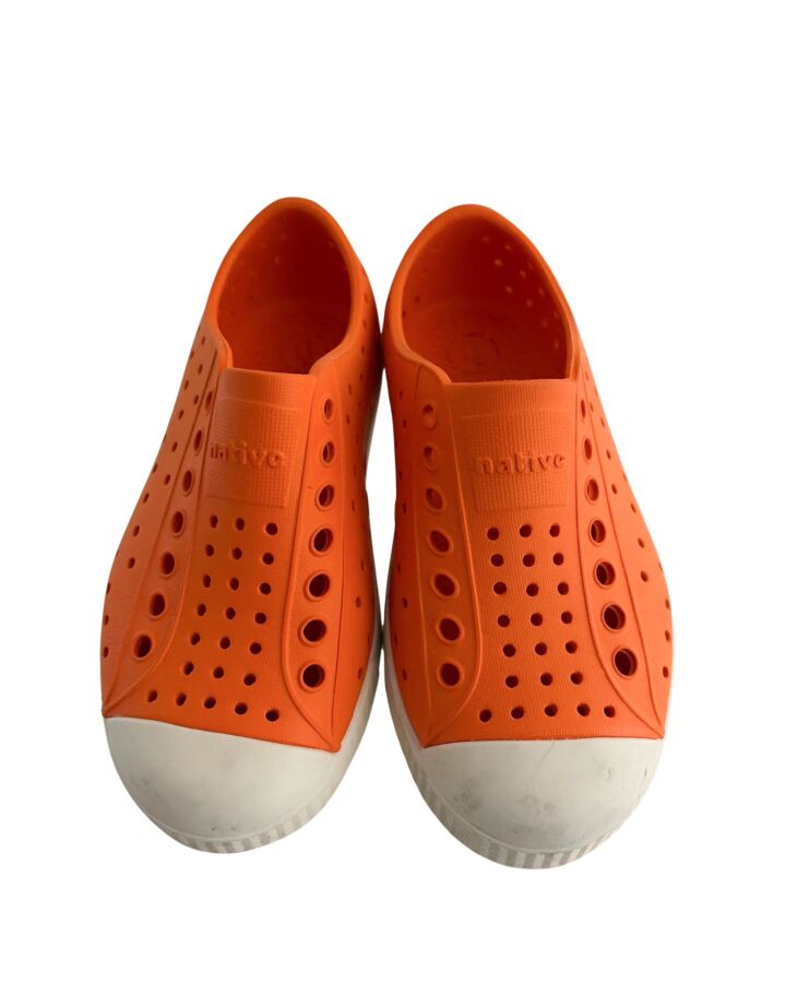 NATIVE ORANGE SHOES  *EUC SIZE TODDLER 10