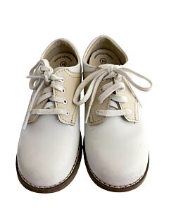 FOOTMATES WHITE SHOES *THIS ITEM IS GENTLY USED WITH MINOR SIGNS OF WEAR (MINOR SCUFFING AND STAINING) *VGU SIZE TODDLER 11