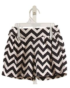 TEA  BLACK    SHORTS