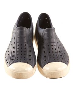 NATIVE BLUE SHOES *THIS ITEM IS GENTLY USED WITH MINOR SIGNS OF WEAR (MINOR CREASING AND STAINING GOOD PLAY WEAR) *GUC SIZE CHILD 3