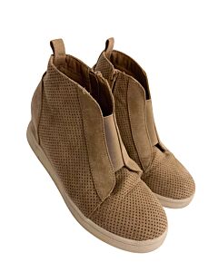 MIA'S BROWN BOOTS *THIS ITEM IS GENTLY USED WITH MINOR SIGNS OF WEAR (MINOR STAINING) *EUC SIZE CHILD 3